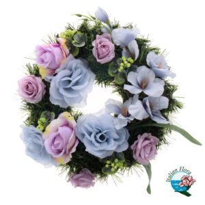 Corona funebre con fiori viola e blu per lutto
